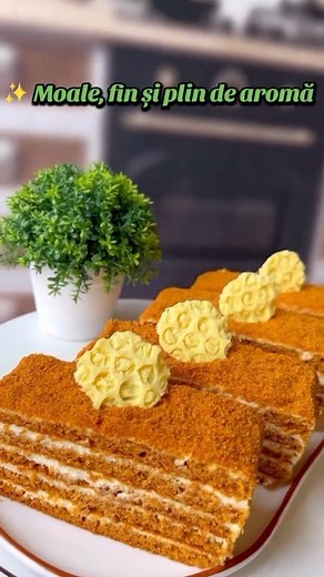 679K views · 8.4K reactions |  Medovik în doar 30 de minute!  Cea...