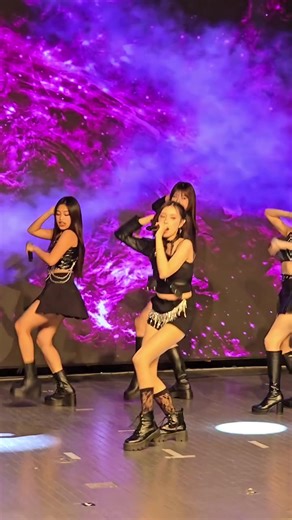 GROUP NWHI MEMPROMOSIKAN SIREN CALL DAN LIKE A FLAME IN KPOP RISING RELAY PROGRAM. -Oh ya, yang di vidio ini mereka dancecover queencard - idle. fighting nwh:i! ----------- info lebih lengkap bisa cek di instagram: bitcitu2011 . . . #fyp #beranda #trending #viral #nwhi2025 @NWH:I @Vanesya @vanesya @nwhi_via @Nicole @nwhi_mariam @NINA (akun seungjoo sama alice lagi hilang, belum diketahui sebab nya). bantu salin tautan guys❣️ makasih.