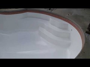 Final result of painting a fiberglass swimming pool with epoxy paint (Ramuc).