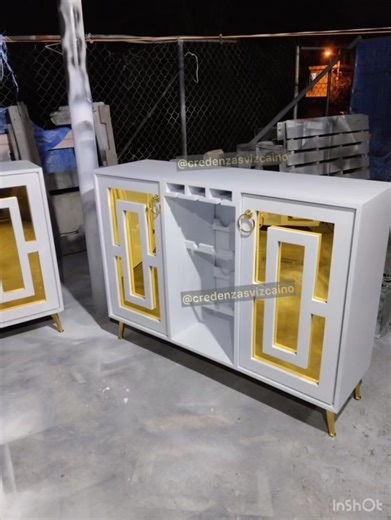 Credenzas efecto espejo dorado Tipo viniera y normal Ideal para ese espacio en tu sala o recibirdor 📍Santo Domingo Hacemos envios Somos fabricantes #credenzas_vizcaino #viralvideo #decoracion #repisasdecorativas #makeup #foryou #credenzasvizcaino #credenzas #🇺🇸 #🇩🇴