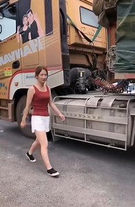 OMG...Look at how impressive this female truck driver is👸🚜 | Sakshi Pradhan