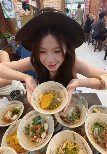 Ăp sập Bangkok 🍭🍬🥨🍔🍪🍕 #ChangMie #Vulaci