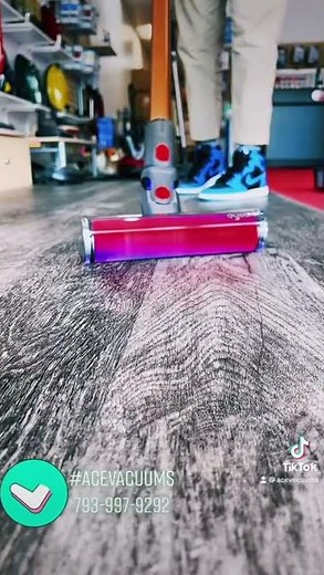 Floor cleaning capabilities of the Dyson V10 Absolute!