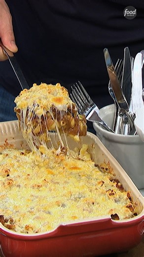 French onion soup 🤝 mac and cheese. Packed with Gruyère, caramelized onions and a crispy breadcrumb topping, is there anything better?! Watch #TheKitchen, Saturdays at 11a|10c and stream on Max: https://streamonm.ax/49k0byb! #StreamOnMax Get Jeff Mauro's recipe: https://foodtv.com/3YERN7M | Food Network