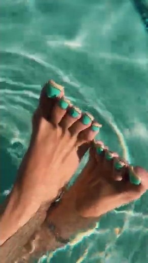 Long Toenails at the Pool - LongNails.com