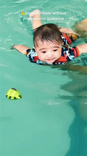 Baby learning to swim #baby #babyswimming #poolsafety #safety #babyfloat #swimmlessons #swimlessons #happy #happy #follow #followformorevideo #foryoupage ( via: camirestrepoo)