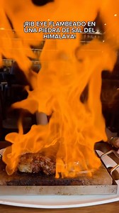 RIB EYE FLAMBEADO EN PIEDRA DE SAL 📍MIAMI. @parrilladasilvamiami 10720 NW 58th St, Doral, FL 33178 Lo que pedimos, mis recomendaciones y algunos precios: Espetada de carne $57⭐️ Burrata $11.50⭐️ Carpaccio $14.99⭐️ Da Silva bull $16.50 Da Silva Flamed Rib Eye MP⭐️ T-Bone MP | Gabriela Romero