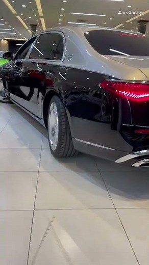 Mercedes-Maybach S 680 Rear Axle Steering Demonstration (Rear Wheel Steering)