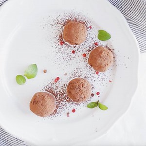 970K views · 6.8K reactions | Chocolate Rum Balls Full recipe:...