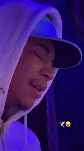 JAVAO_2K25🫠🐼 on Instagram: "Una abuela 👵🏽 lo es todo causa 👌🏽, si tienes a la tuya presente valórala 🫶🏽, quiérela🥰 , préstale cinco minutos de atención aunque sea cada ves que pueda 🙏🏼, dile lo mucho que la amas , yo que eh sido tan afortunado que pude tener a la mejor abuela del mundo 🌍 , y ya que se encuentra de cumple en el cielo 🕊️😪, me tome el privilegio de dedicarle unas palabras 🎶, te amo abuela te amo , y felicidades a la estrella más bonita que hay en el cielo esa eres tu