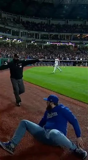 Umpire Came RUNNING 😳