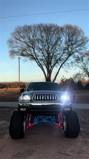 Show season crunch .#fyp #tacoma #toyota #squat #highclass | toyota tacoma