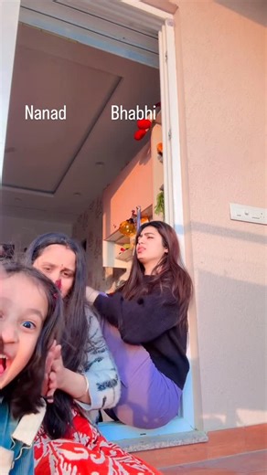 Neeti Thakur on Instagram: "Mai to dhoop se bacha hi rahi thi na🥲🥲 #neetisanchita #viralreels #nanadbhabhilove❤️ #nanadbhabhi❤️ #viralvideos"