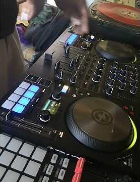 Traktor S4 MK3 Scratching test .