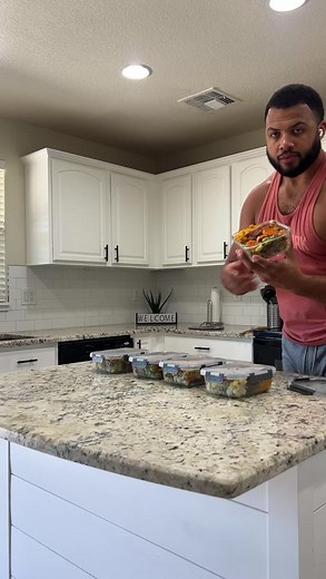 358K views · 8.4K reactions | Quick lunch meal prep ‍ Smoked chicken, mashed sweet potatoes, & steamed veggies 復 #mealprep | JefeHarris | Facebook