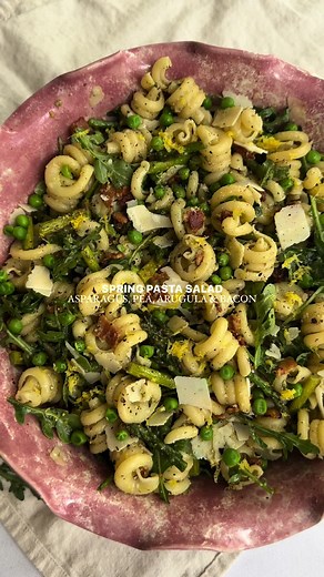 spring pasta salad 🌷a lemony, herby pasta salad with asparagus, peas, arugala, bacon & parmesan. It’s tossed in a pesto vinaigrette and makes for the perfect spring dinner recipe! Ingredients: 12 oz trottole pasta, cooked 1 bunch asparagus 1 cup frozen peas 8 pieces bacon, cooked and crumbled 1/2 cup parmesan flakes 1 lemon, zested 2 tbsp fresh thyme 1/2 cup pesto 2 tbsp white wine vinegar 1 tbsp olive oil 1/2 lemon juiced 1 tsp honey 1/4 tsp salt 1/2 tsp cracked black pepper Directions: 1. Coo