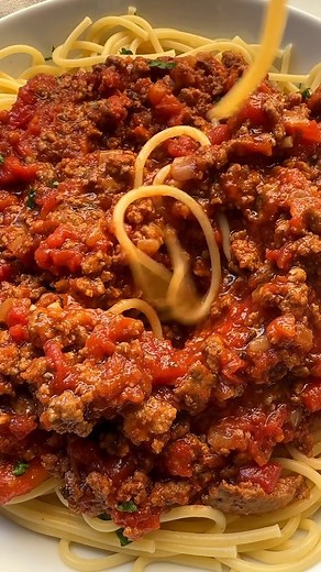 Slow Cooker Spaghetti Sauce Recipe: https://fitslowcookerqueen.com/slow-cooker-spaghetti-sauce/ | Shannon Epstein - Fit Slow Cooker Queen