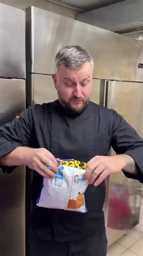 Can a simple hack really seal an open bag of chips 🥔✨ We put this viral trick to the test, and the results were… unexpected! 😅 Watch to see if it’s genius or just another #foryou | Dobrovolskyi hchef