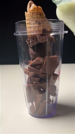 ASMR KitKat Chocolate Shake 🍫🥤 with Tartal Crunch | Viral Dessert Shake #shorts