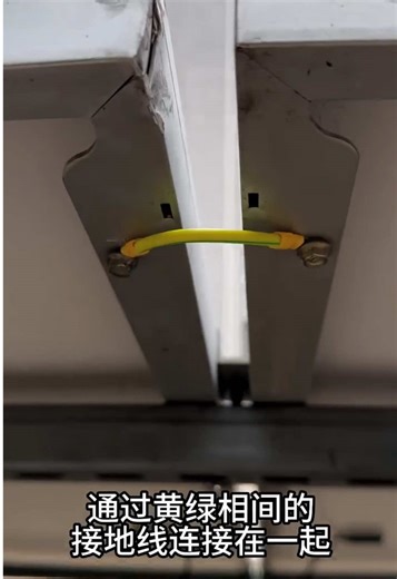 During the installation of solar panels, it is important to ensure proper grounding protection measures are in place to prevent damage caused by lightning strikes and potential losses#solarpower #solarpanel #pv #cleanenergy #electric