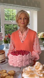 Join me on 19th August LIVE on HSN at 11am and 6pm EDT as I personally introduce our heritage collection of bakeware and I reveal the secrets behind some of our most acclaimed creations. Let’s bake beautifully together. #littlevenicecakecompany #littlevenicecake #michturner #everydaybakestoshowstoppercakes #cakeroyalty #cakes #haveyourcakeandeatit #lovehsn | Little Venice Cake Company