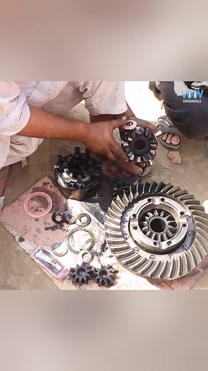 How To Fix Differential On A Tractor #autorepair #fixingcars #autoshop #mechanics | Voov Repairs