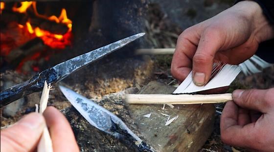 Bushcraft forge: Crafting arrows with traditional hand tools