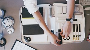 5K views · 116 reactions | [MINI Hatch 도미니크 에디션 X CollagE] 남들과 다른 나만의 취향을 드러내고 싶은 크리에이터를 위한 MINI HATCH 도미니크 에디션. 직선적이고 심플한 디자인, 화이트 실버 컬러의 에디션을 표현한 CollagE의 스테이셔너리 웰컴 키트로, 더욱 창의적인 라이프를 즐겨보세요. *자세히 보기 >> https://goo.gl/FMu3vk | MINI | Facebook