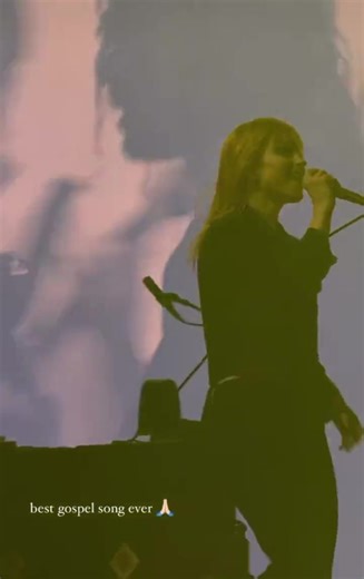 3.9K views · 513 reactions | #Paramore performing "Ain't It Fun", in Melbourne (Night 2), Australia 輦 : @hol.men | We Are Paramore | Facebook