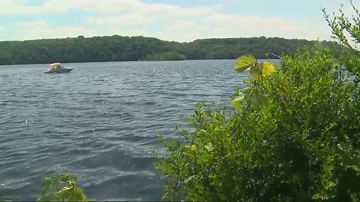 Man dies after falling off boat in Lake Norman
