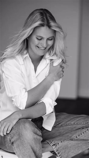 A quick sampling of 2023 in images ❤️ - It’s not everything by any means, only a portion. Looking forward to 2024 and beyond! 💫 Thank you for all the encouragement and support throughout the year - it is greatly appreciated 🤗✨ Happy holidays! Much love! #artist #happyholidays | Lynn Spoor