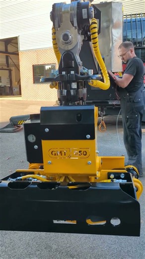 GMT #grapplesaw No.5️⃣ for Top Verreikerverhuur! Safe and efficient tree work with Magni Telehandler