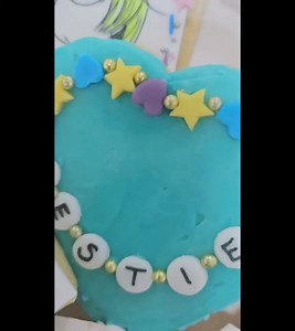 *NEW Swiftie Cookie & Cupcake Class for Beginners!* A wonderful fun class for friends, adults, kids, hobbyists and business bakers! Spend 2 hours using lots of lovely cake decoration techniques whilst listening to our fave Swiftie tunes 🤩 All resources supplied and you take home everything you make in a cute little box. Venue: The Secret Warehouse, Syren St, Bootle, Liverpool, L20 8HN Click this link (or use the link in my bio) to view dates and more info https://www.thesecretcakekitchen.com/sh