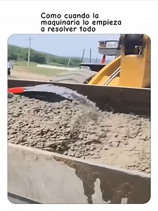 8.7M views · 32K reactions | Cuando la maquinaria lo empieza a resolver todo #excavadoramezcladora #reels #memes #virals #fyp | En Español Mundial | Facebook