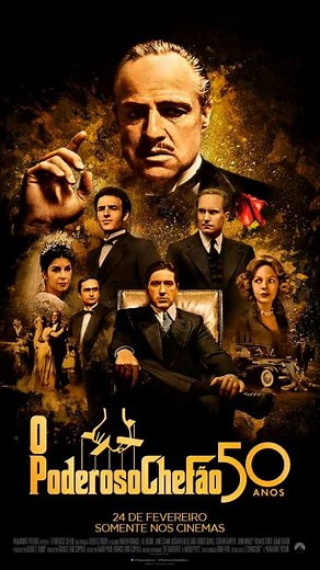 Al Pacino improvisou o beijo em O Poderoso Chefão II. O roteiro previa que Michael confrontasse Fredo apenas com o diálogo, mas Pacino inesperadamente beijou John Cazale na boca. Coppola o manteve, transformando-o em um dos momentos mais icônicos do filme, e da história do cinema. 😍😍😍 | Presepada Geek