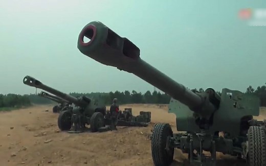 一组齐射覆盖半座山！解放军152毫米加榴炮实弹射击画面超震撼！