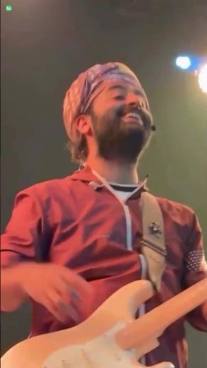 Kesariya 💖🥰 Arijit Singh Live Singing in Concert | Ranbir & Alia | Lyrics M1 #kesariya #arijitsingh