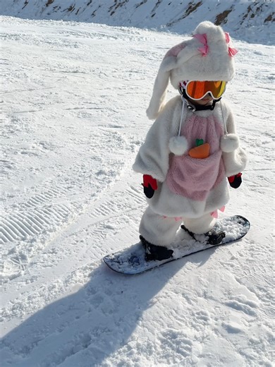#KidSkiing #CuteSki #LittleSkier #WinterKids #SkiingForKids #TikTokKids #FamilySkiTrip #AdorableKids #SnowFun