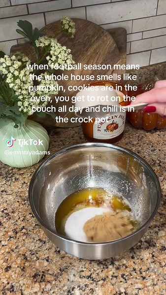 i can’t relate to those who hate football season