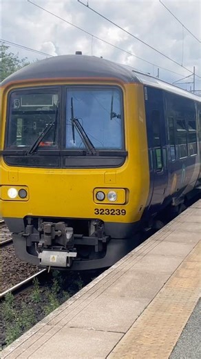 Northern Class 323 departs Levenshulme with BRILLIANT electric motor sounds #train #shorts