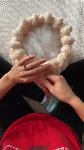 Tips for Smoothly Closing Your Knit Pillow