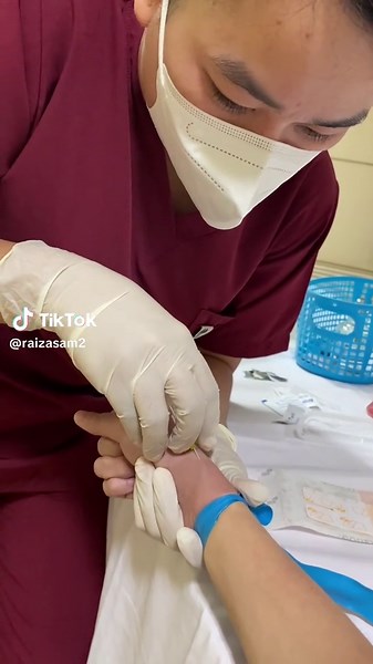 Mkamingaw. Iv training 🥺 #ivinsertion #nurse #tiktok #tiktok #fyp #tiktokviral #filipinonurse #filipinonurse