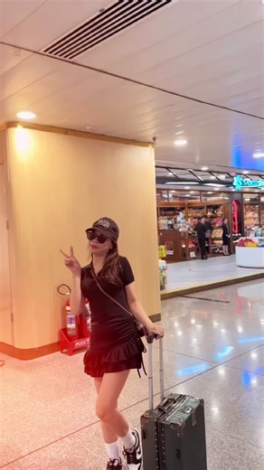 "Phụ nữ nên có vài quy tắc. Đồ của mình, mình giữ. Đồ của người khác, ...