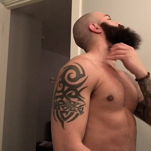 200K views · 813 reactions | VOLUME UP - @the_beard_doctor answers your question about whether to use balm or oil first! Give him a follow Www.thebeardstruggle.com | The Beard Struggle | Facebook