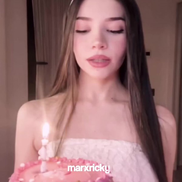 #AMANDA || bueno, mandi, te quiero desear desde aquí muchas felicidades, desde que saliste en el directo de ricky en octubre de 2023, literalmente te quise. eres una chica con mucho carisma y una pedazo de personalidad, muy graciosa y muy fácil de querer. eres una de mis streamers y me atrevería a decir personas favoritas, de verdad que te quiero demasiado. espero que te quedes en las redes por mucho más tiempo, y que cumplas muchos más. gracias por hacerme reír en mis momentos más de bajón, man