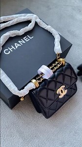 Such a cute and versatile black Chanel crossbody bag, it's gorgeous 👀 #bag #chanel #luxury #bags
