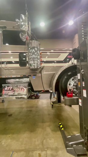 How handy would these be?? #trucking #peterbilt #tools #bigrig #dieselmechanic #diesel #10MillionAdoptions #FindYourEdge #fyp