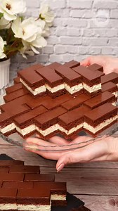 379K views · 2.4K reactions |   療 拏 杻 Prăjitură Kinder felie de lapte   Deliciul preferat al copiilor  拏 Blat moale de ciocolată și cremă spumoasă, ușoară și delicioasă | KiloRețete | Facebook