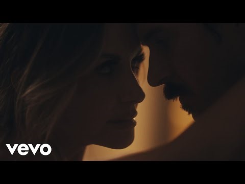 Watch: Riley Green, Surprise Guest Carly Pearce Perform Smoldering Duet