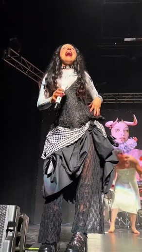 Mon Laferte Cantando La mujer #monlaferte #parati